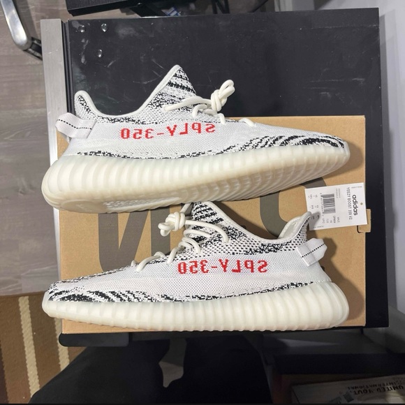 Yeezy 350 V2 Zebra - Picture 2 of 7